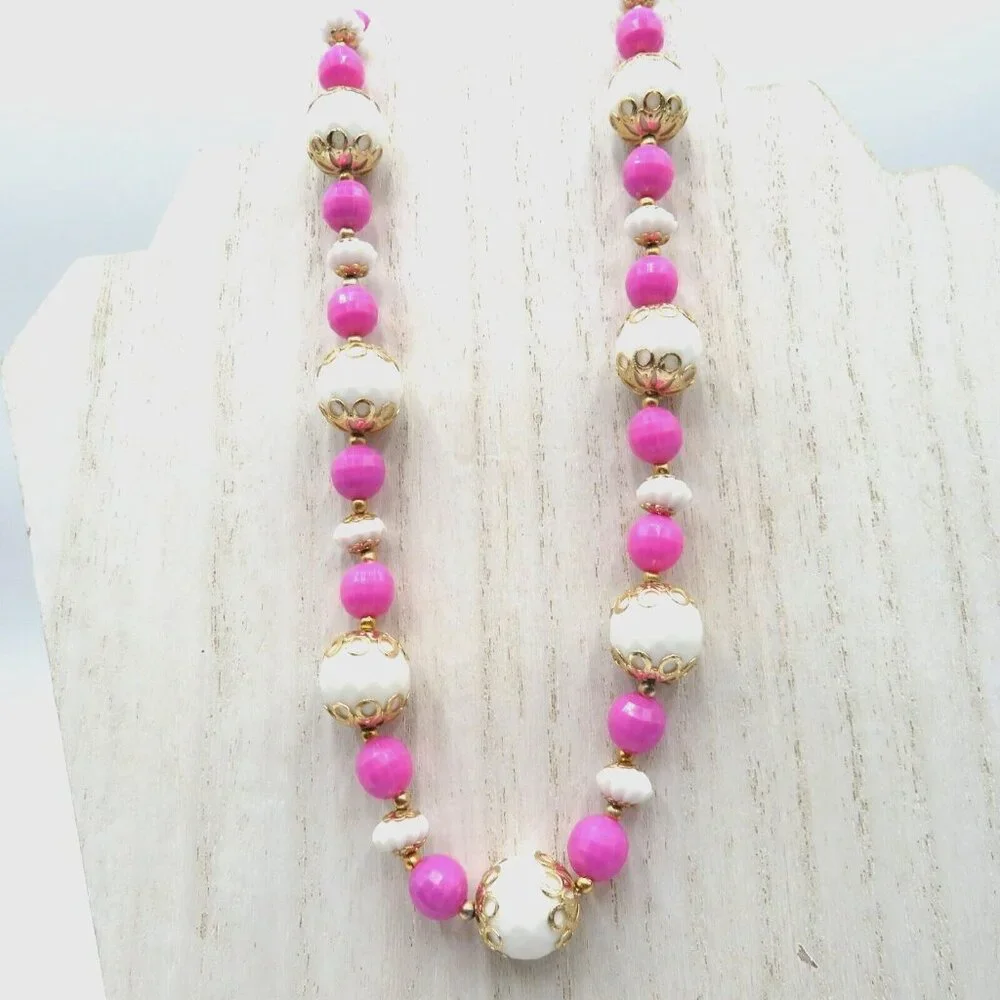 Hong Kong Necklace 24